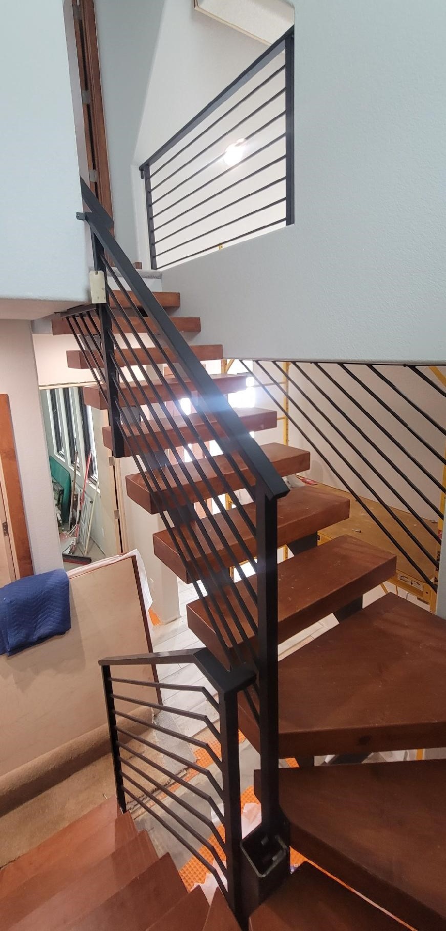 Standard-Horizontal-on-open-stairs
